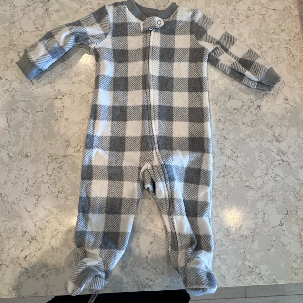 Amazon essentials 3-6Months - Gray and White Plaid Kids One Piece Fleece Footies